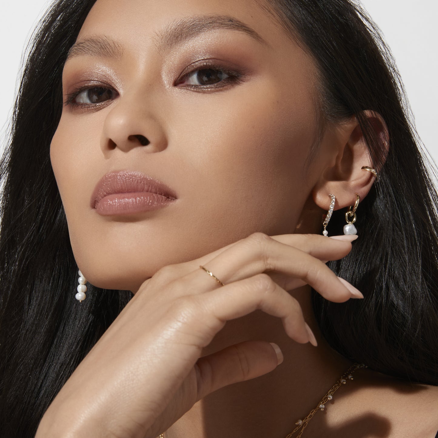 AVIVA – Glass Pearl Ear Cuff